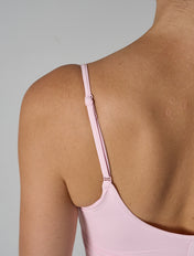 La robe caraco en dentelle lisse