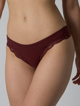 Le string en dentelle lisse